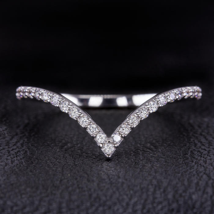 NATURAL DIAMOND 14 WHITE GOLD WEDDING BAND PAVE V RING CHEVRON STACKING CURVED