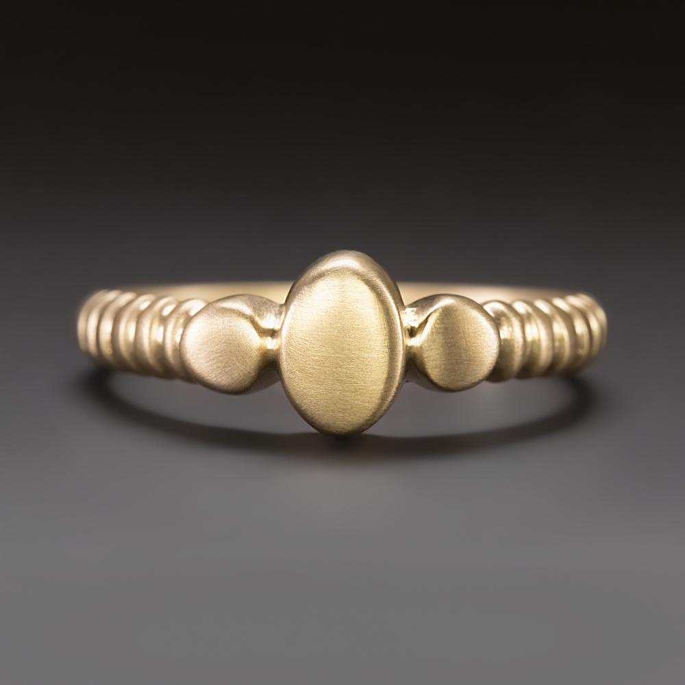 VINTAGE 18k YELLOW GOLD RING DESIGNER SATIN FINISH RIBBED BAND ESTATE OVAL SHAPE